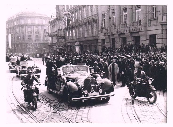 Trg bana Jelačića 1942. godine, štićena lkolona